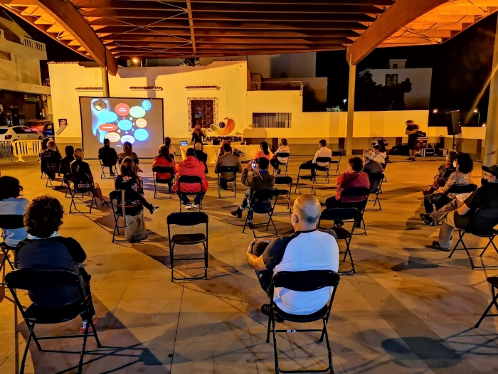 Una charla acerca  a los vecinos de La Frontera la defensa de la observación del cielo nocturno